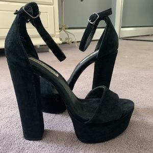🖤Steve Madden Carrson Heel🖤